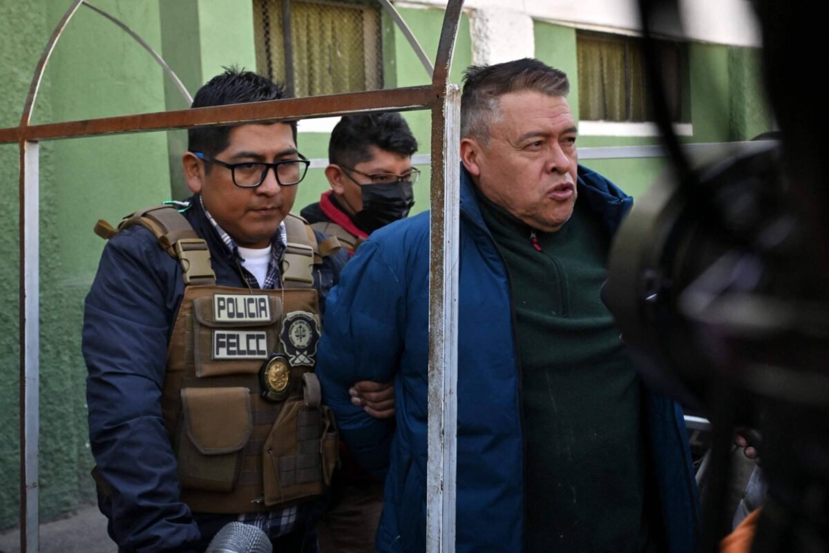 Bolívia: Líder de golpe fracassado é transferido de prisão -