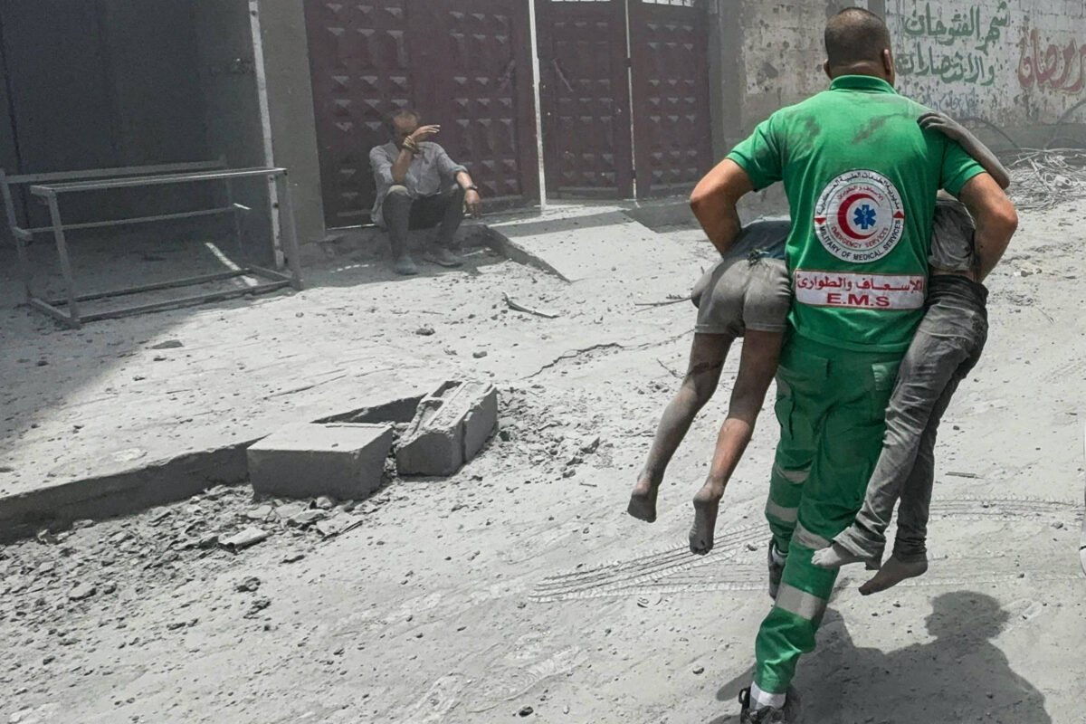 Bombardeio perto da sede do Crescente Vermelho mata 22 -