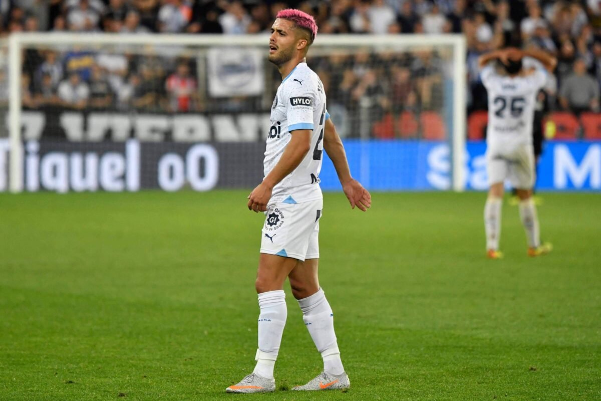 CBF pede para jogador não usar cabelo rosa na seleção