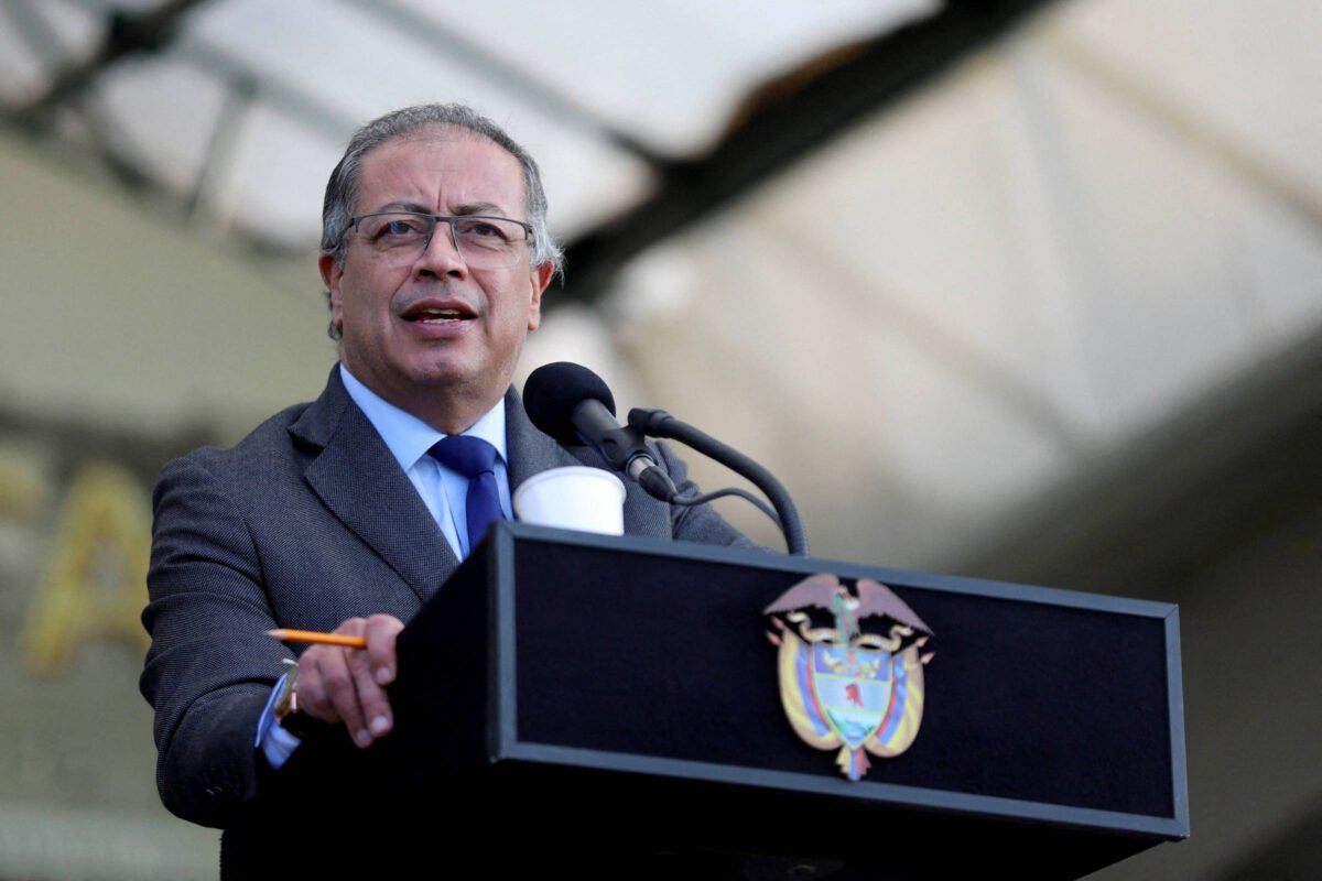 Colômbia vai regularizar 540 mil migrantes venezuelanos - 18/06/2024 -