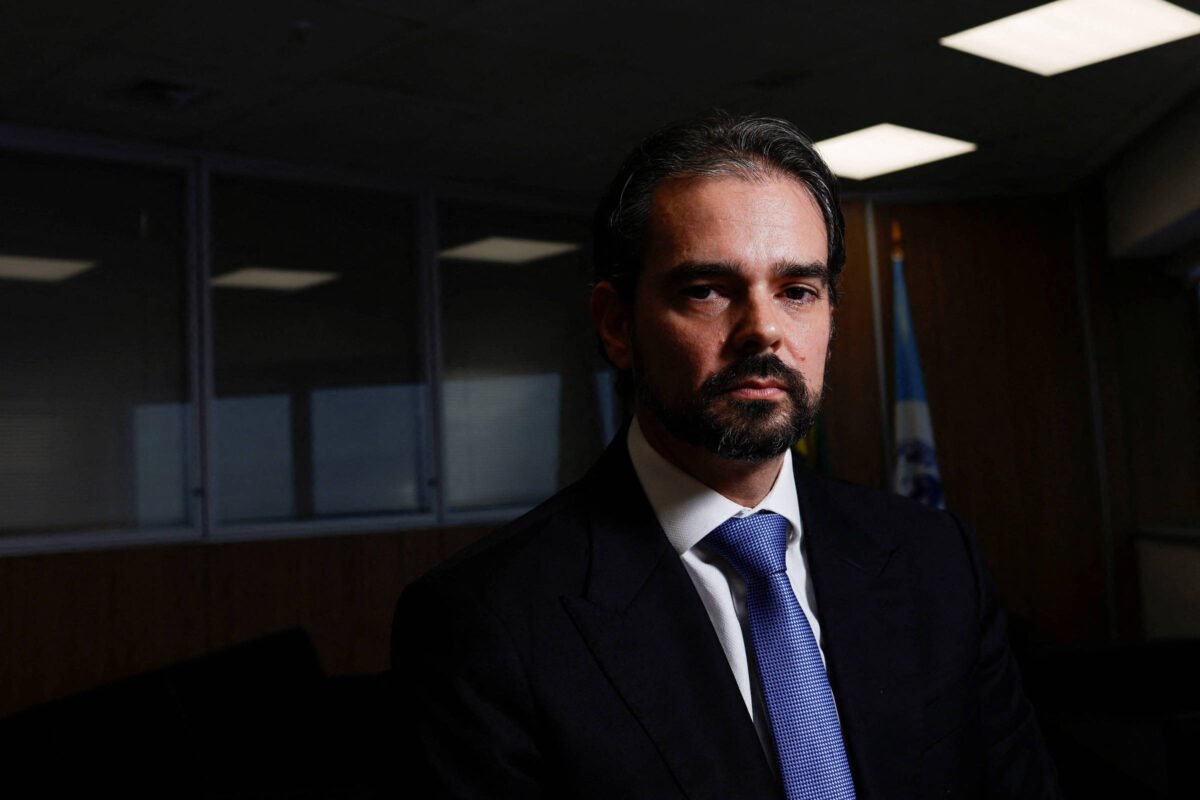 Delegado brasileiro ganha eleição para comandar Interpol - 25/06/2024 -