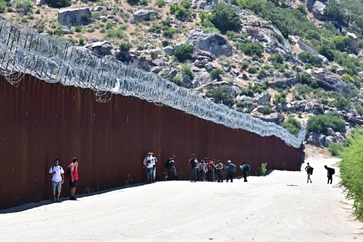 EUA: Número de interceptados em divisa com México cai 40%