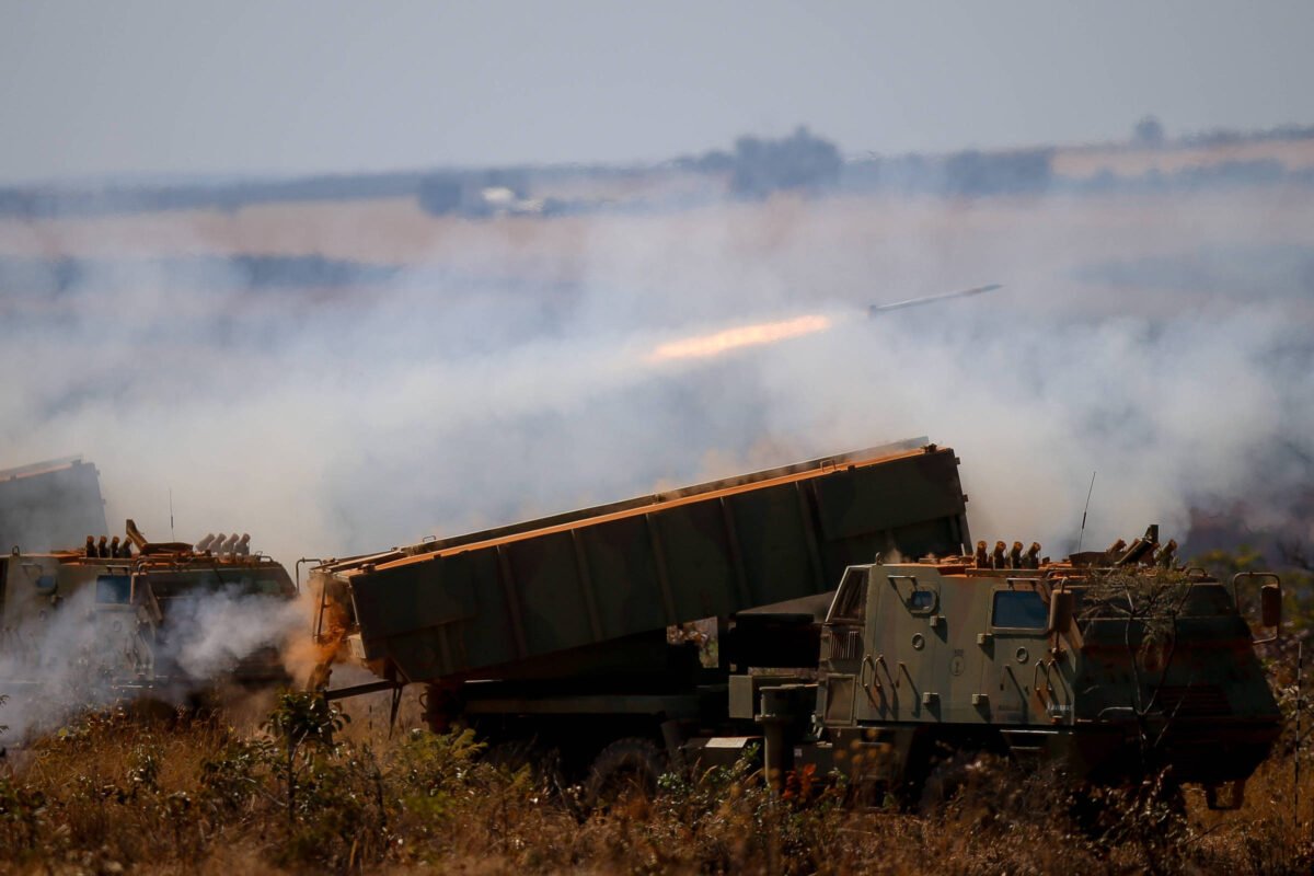 Estatal da China propõe comprar fábrica de armas do Brasil