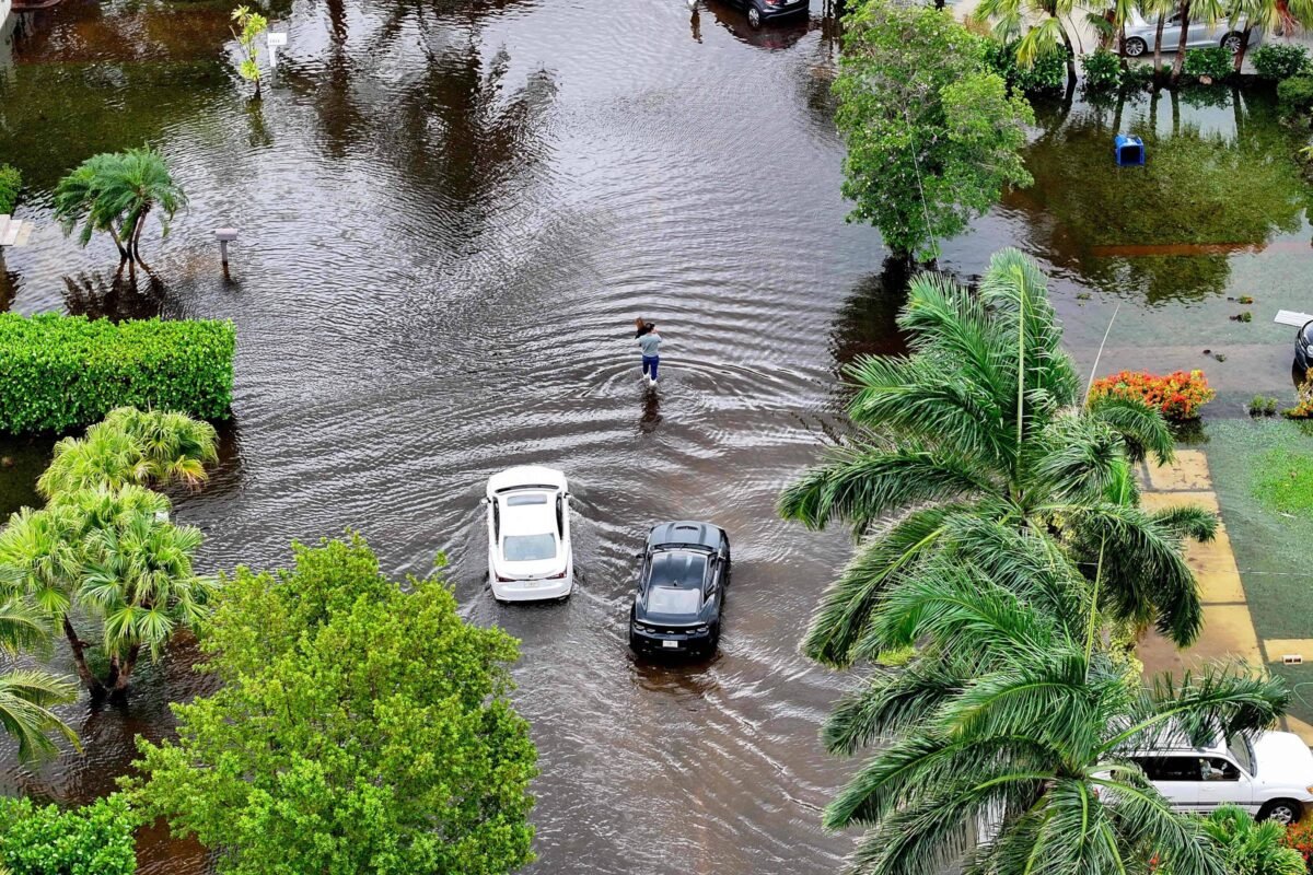 Flórida: Chuva faz DeSantis declarar estado de emergência - 13/06/2024