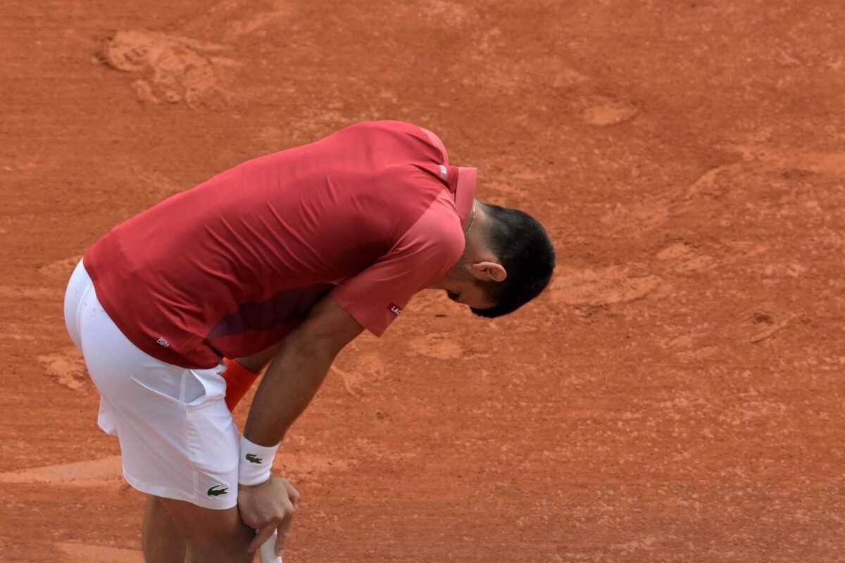 Lesão tira Djokovic de Roland Garros e do topo do