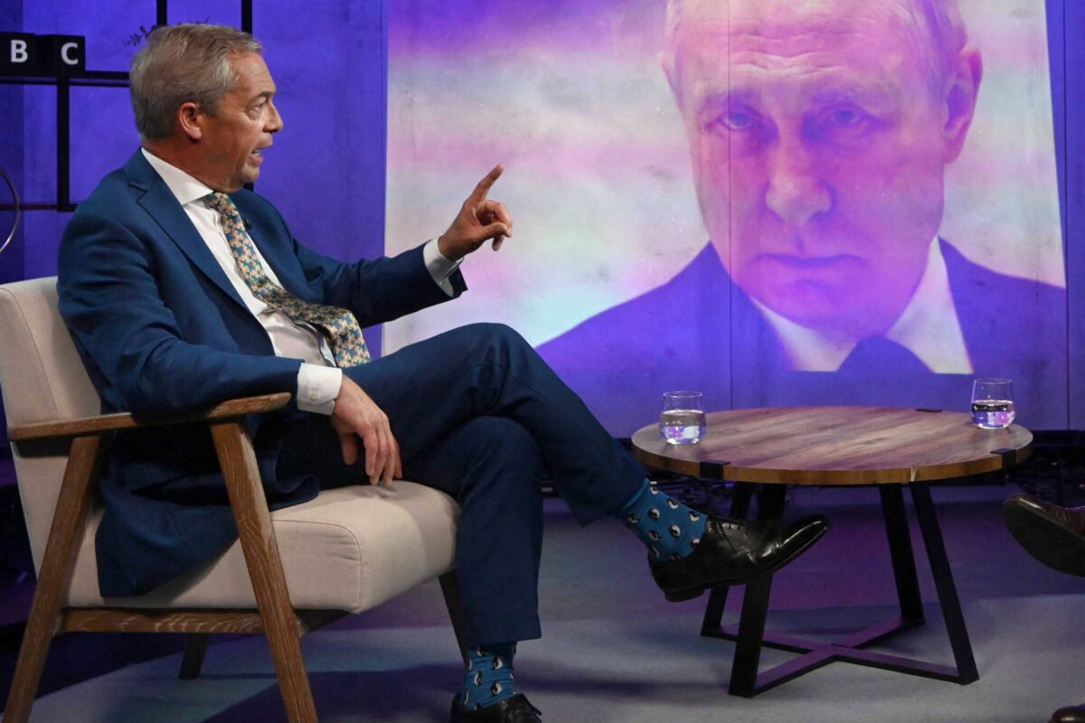 Nigel Farage diz que Ocidente provocou Guerra da Ucrânia -