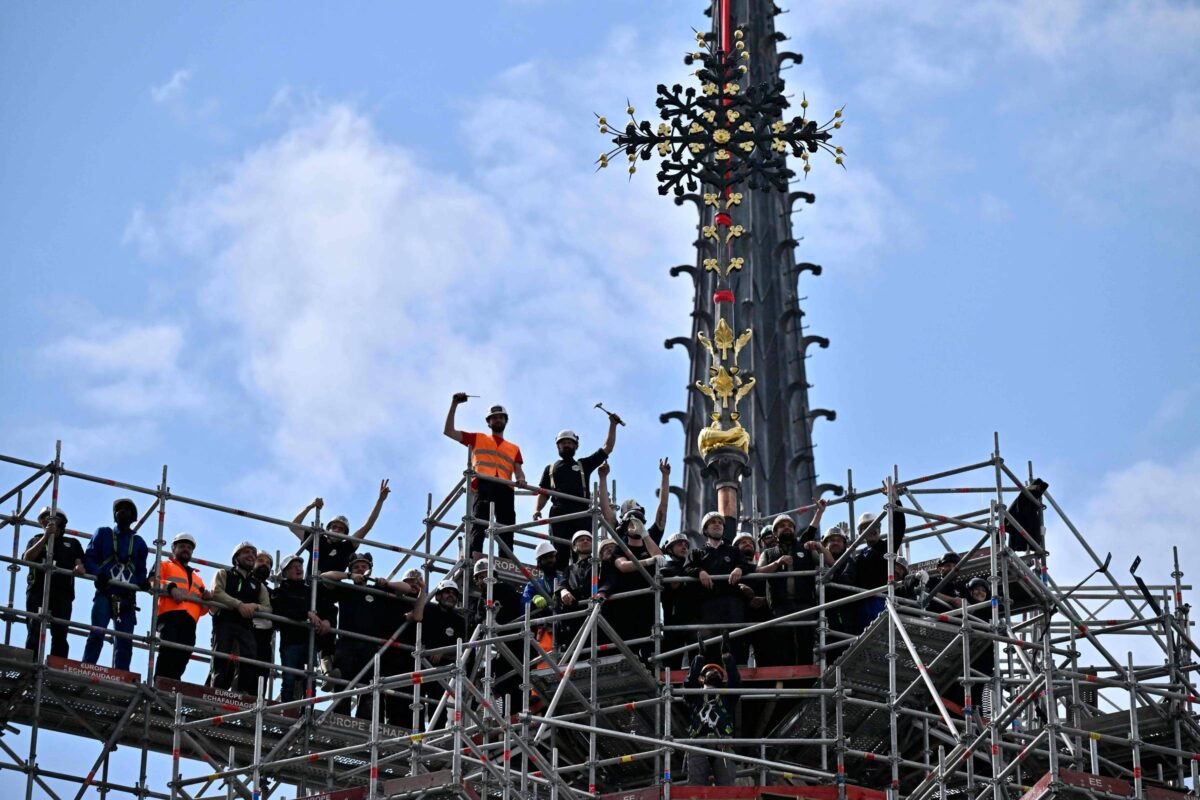 O incêndio na Notre-Dame - 06/06/2024 - Paris ainda e