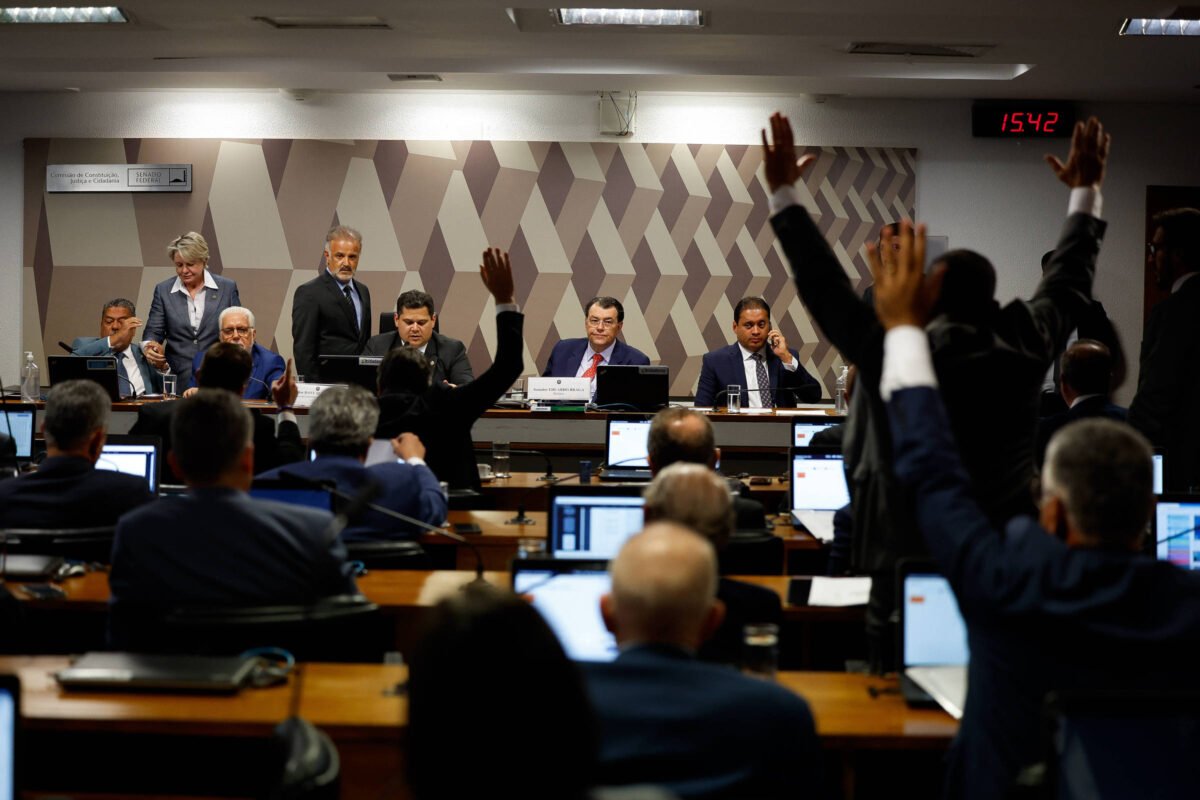 PL que libera jogo do bicho e cassino passa em