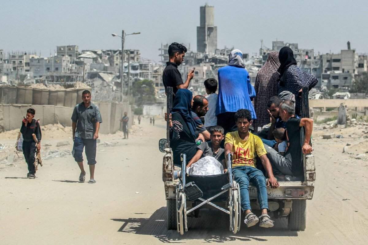 Palestinos buscam por familiares desaparecidos em Gaza - 20/06/2024 -