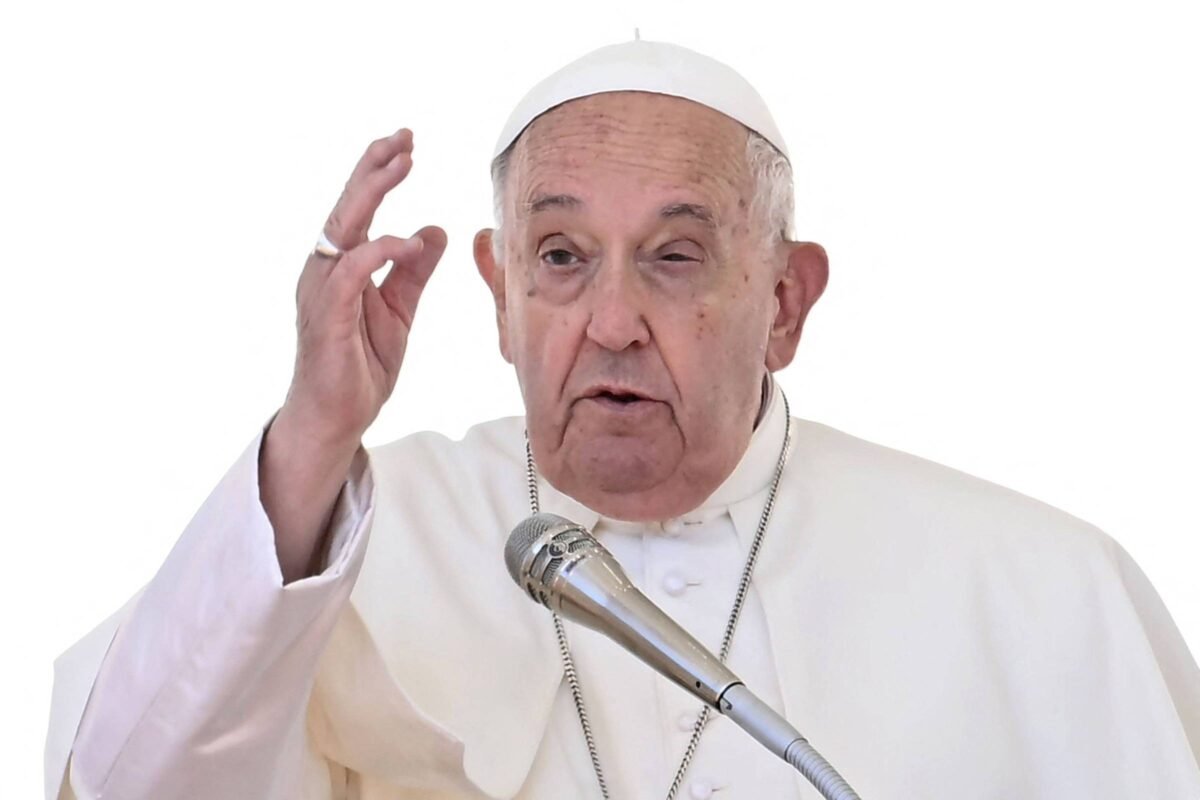 Papa Francisco volta a dizer que há viadagem na Igreja