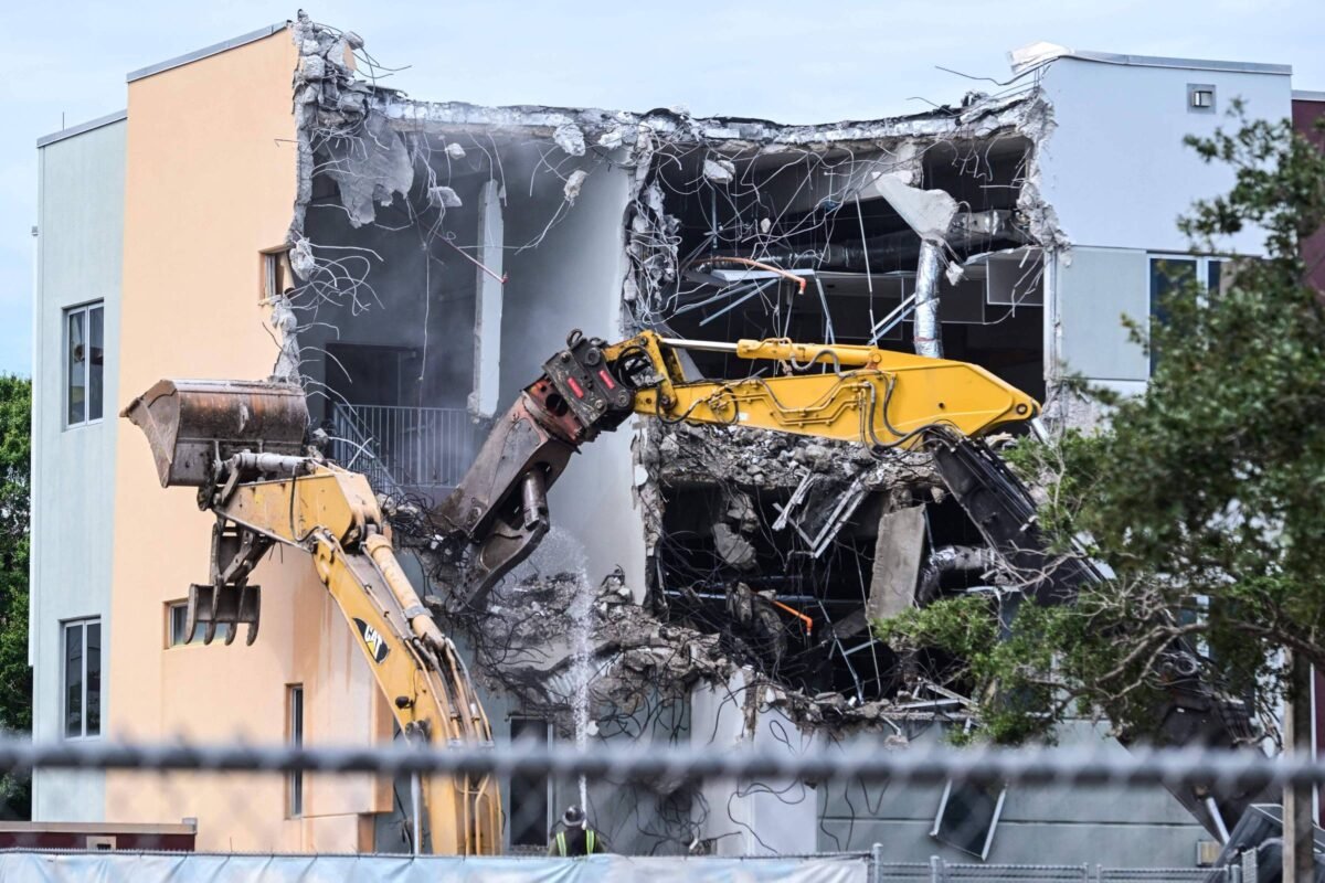 Parkland: Flórida demole prédio onde atirador matou 17 - 14/06/2024