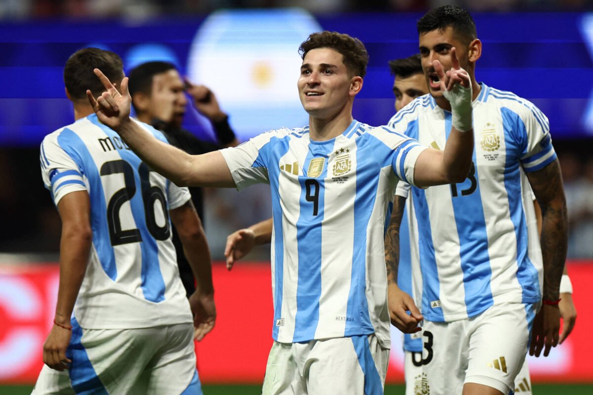 Pontaria de Messi falha, mas Argentina consegue vencer na abertura