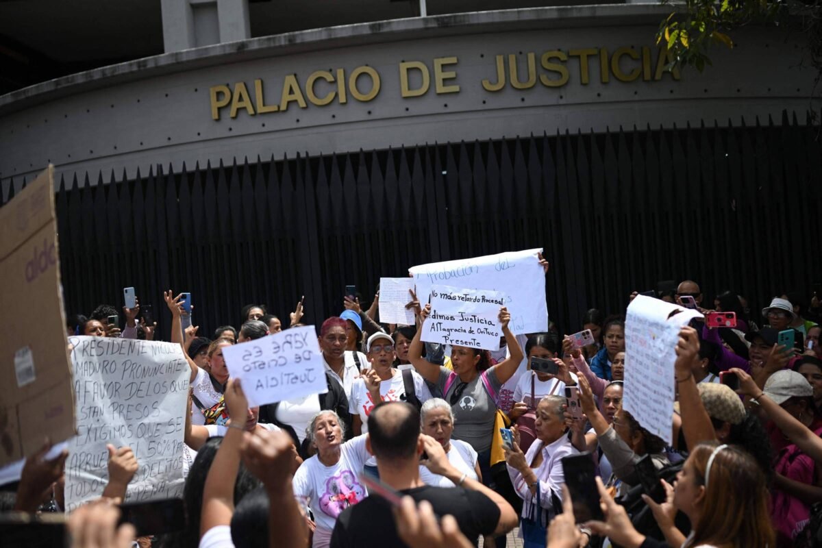 Presos encerram greve de fome na Venezuela - 16/06/2024 -