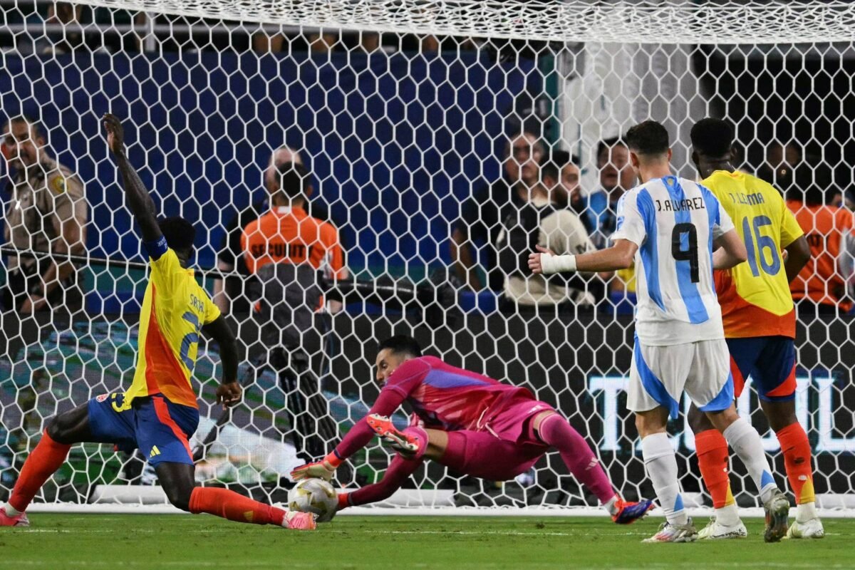 Argentina supera final caótica e lesão de Messi para conquistar