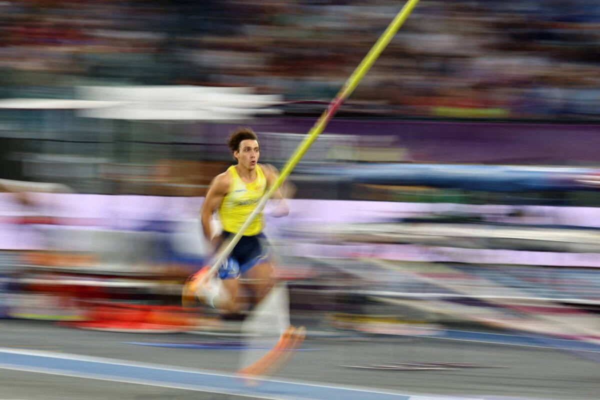 Armand Duplantis salta em Paris por recorde olímpico - 15/07/2024