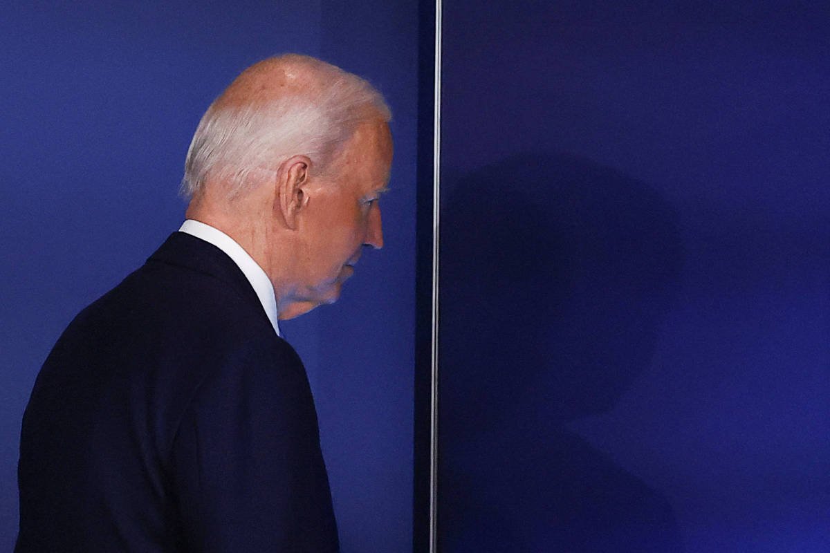 Biden insiste em candidatura e troca nomes em entrevista -