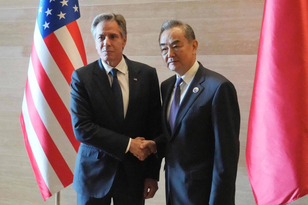Blinken se reúne com chanceler da China após críticas -