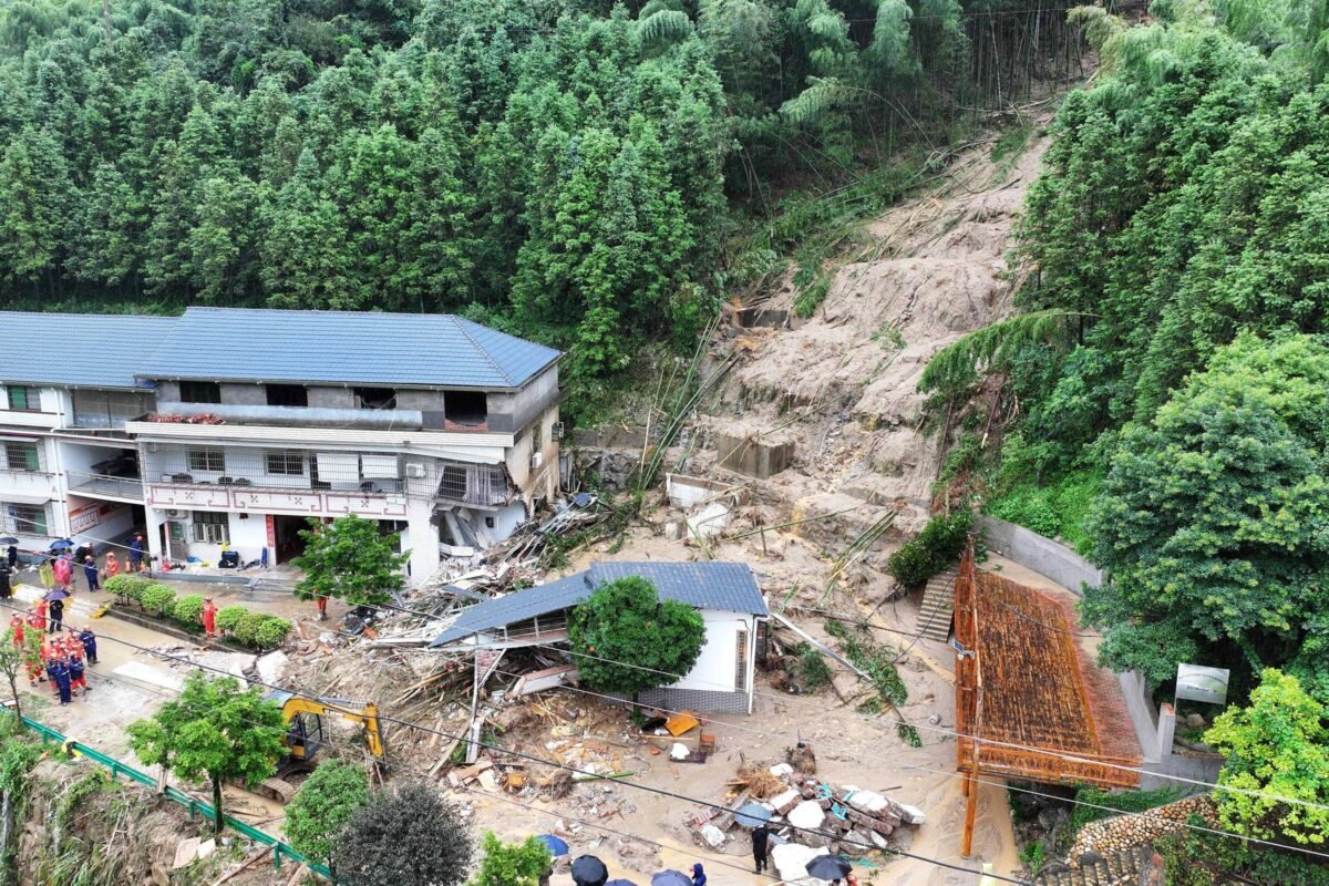 China: Deslizamento de terra mata ao menos 15 pessoas -