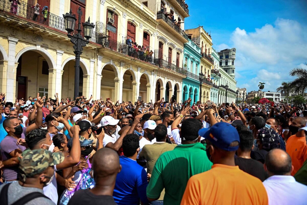 Cuba: Sentimento antirregime cresce 3 anos após protestos - 13/07/2024
