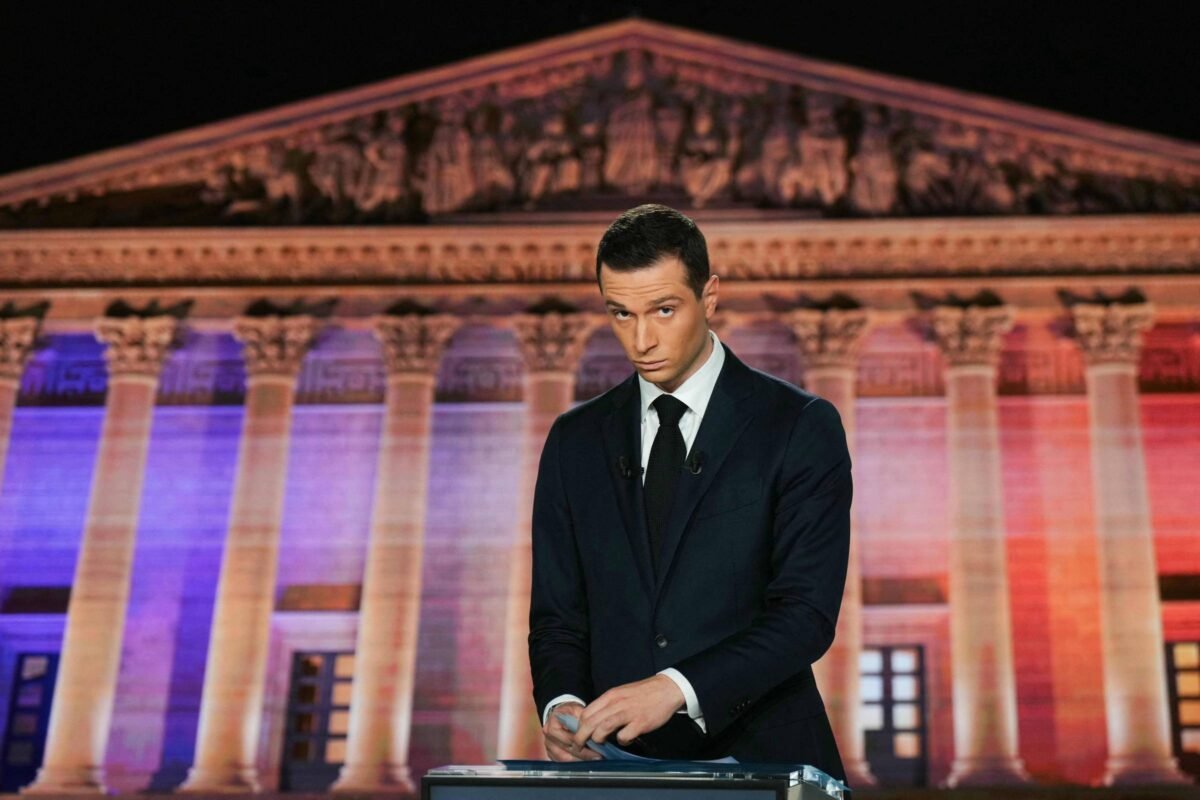 Eleições na França: Quem é ultradireitista Jordan Bardella - 06/07/2024