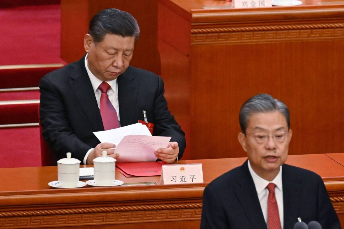 Em meio a sanções, China busca soluções próprias sem abandonar
