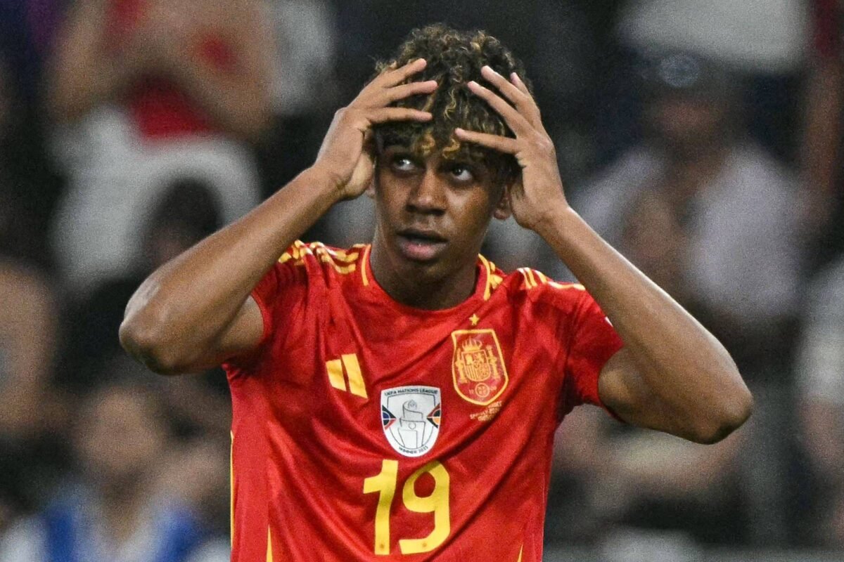 Espanha vence a França, de virada, e vai à final