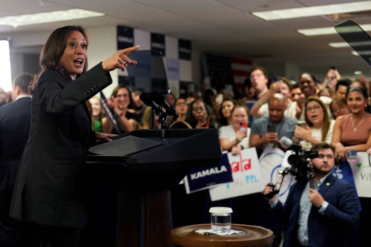 Kamala ataca Trump em discurso enérgico - 22/07/2024 - Mundo