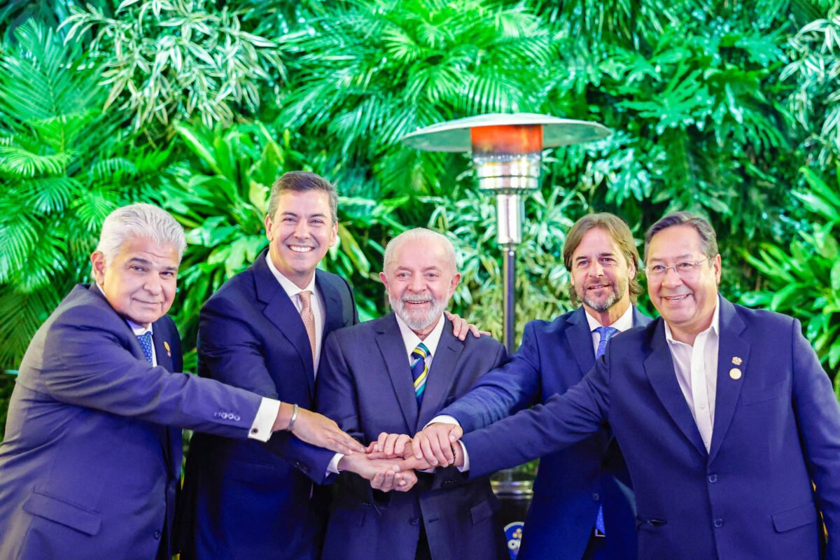 Lula no Mercosul manda recado velado a governo Milei -