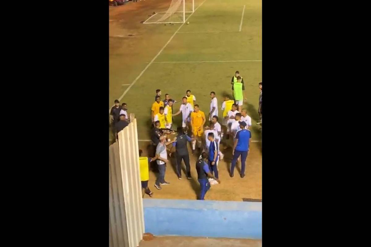 Mãe diz que goleiro baleado desmaiou em campo - 11/07/2024