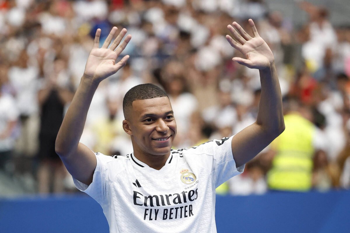 Mbappé promete 'dar a vida' ao Real Madrid em apresentação