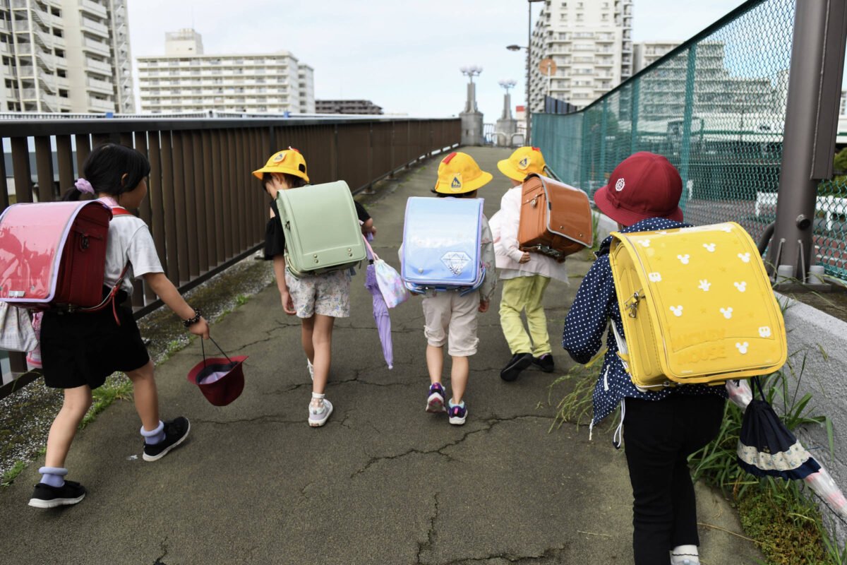 Mochila japonesa atravessa gerações e mantém tradição - 20/07/2024 -