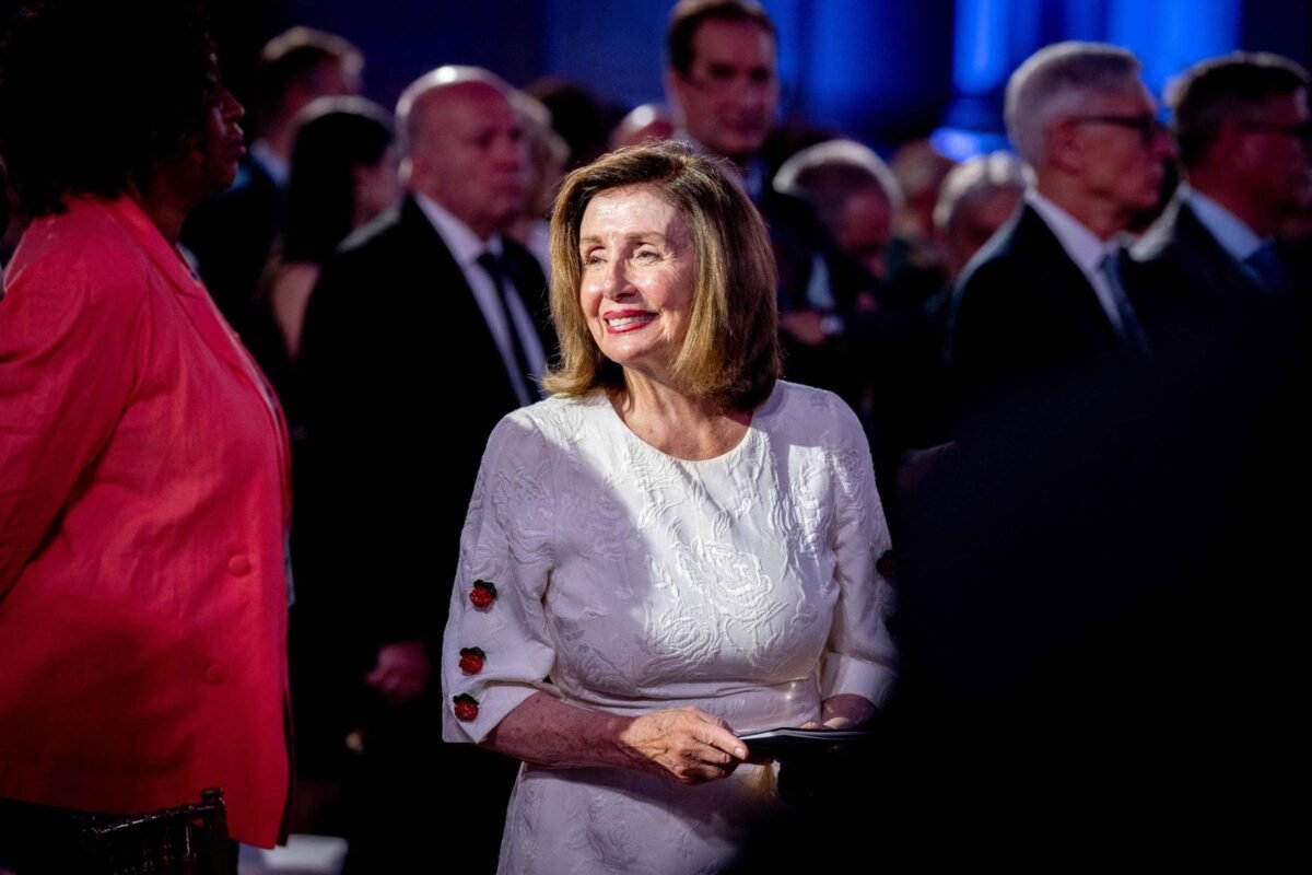 Nancy Pelosi evita apoiar candidatura de Biden - 10/07/2024 -