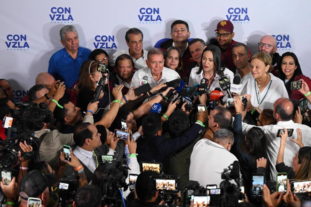 Oposição fala em contagem paralela e cobra vigília pós-votação na