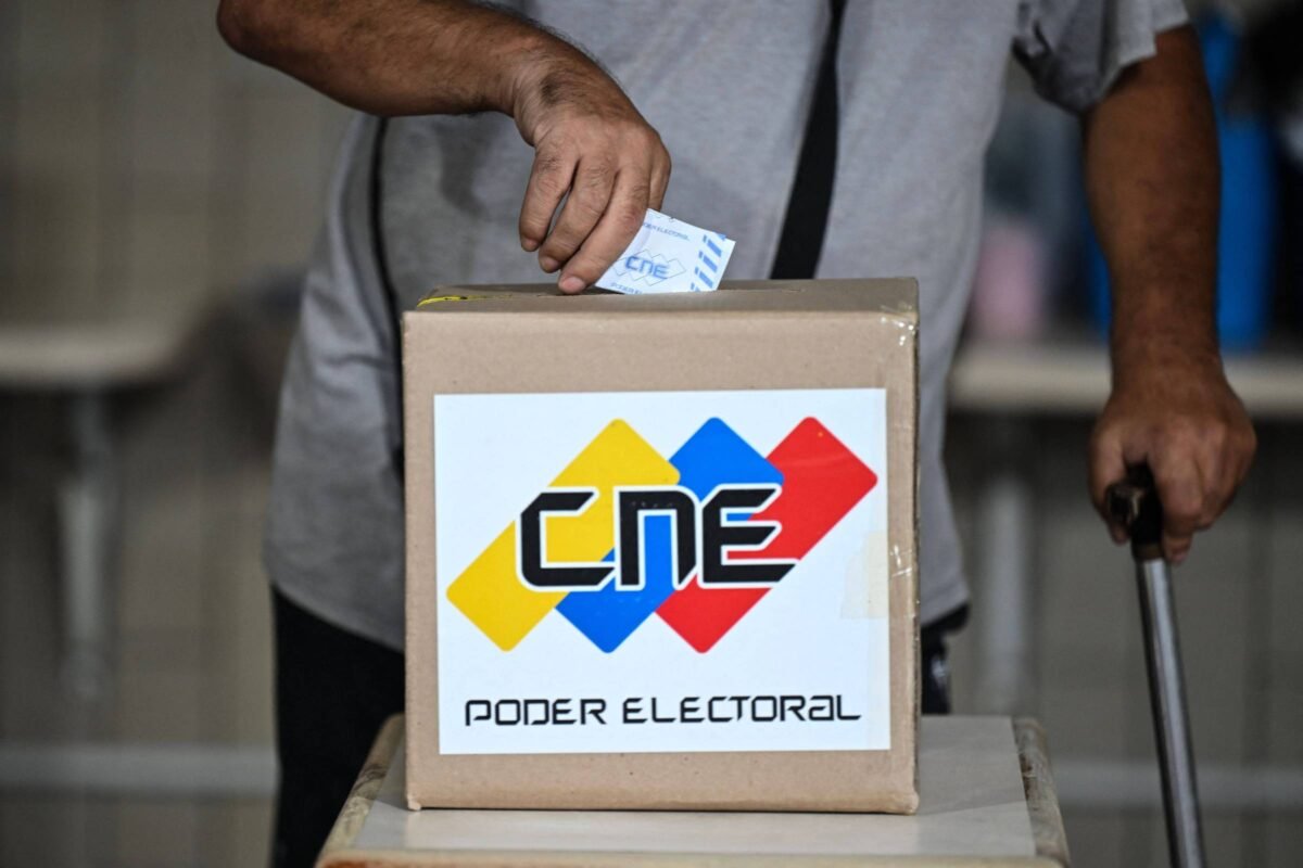 Órgão que deu vitória a Maduro tem histórico de manobras