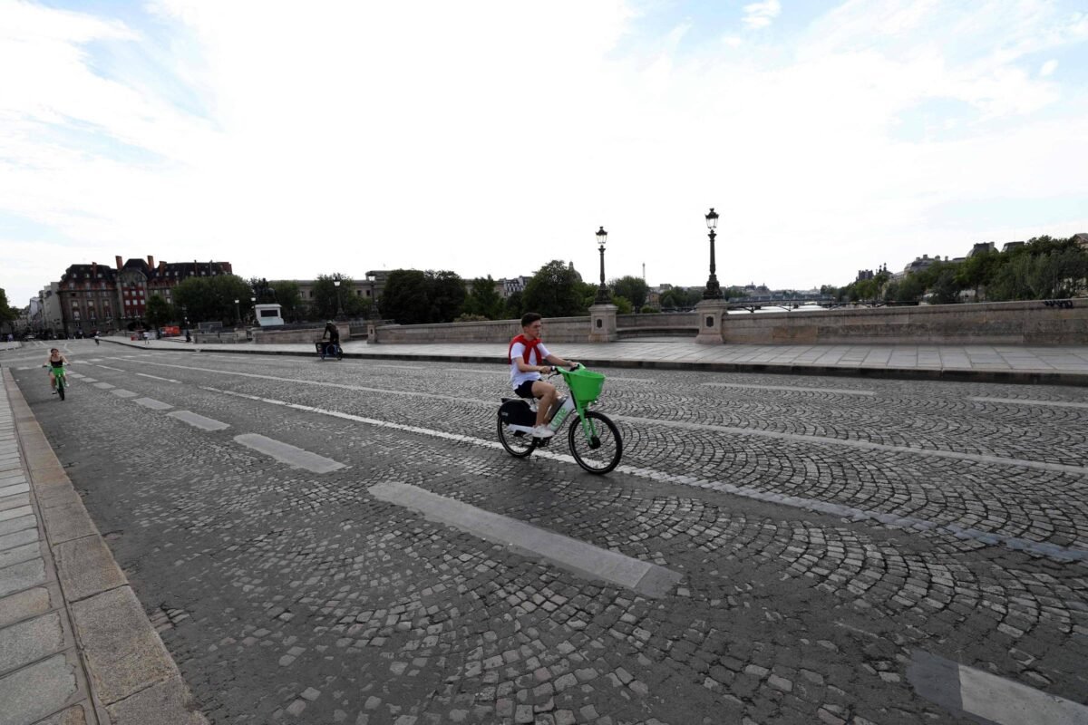 Presidente de Paris-2024 diz lamentar cidade 'sitiada' - 21/07/2024 -