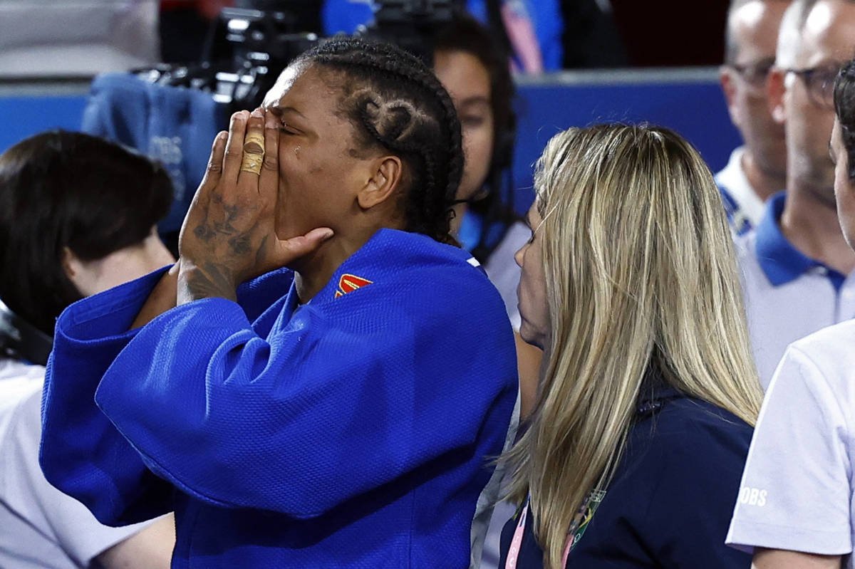 Rafaela Silva e diz ter pensado em suicídio em 2020