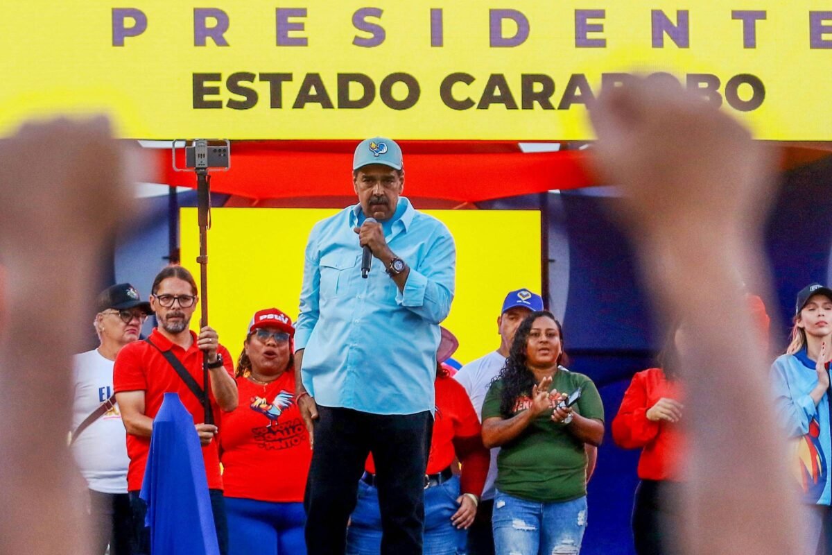 Sem citar Maduro, TSE diz que urna é totalmente auditável