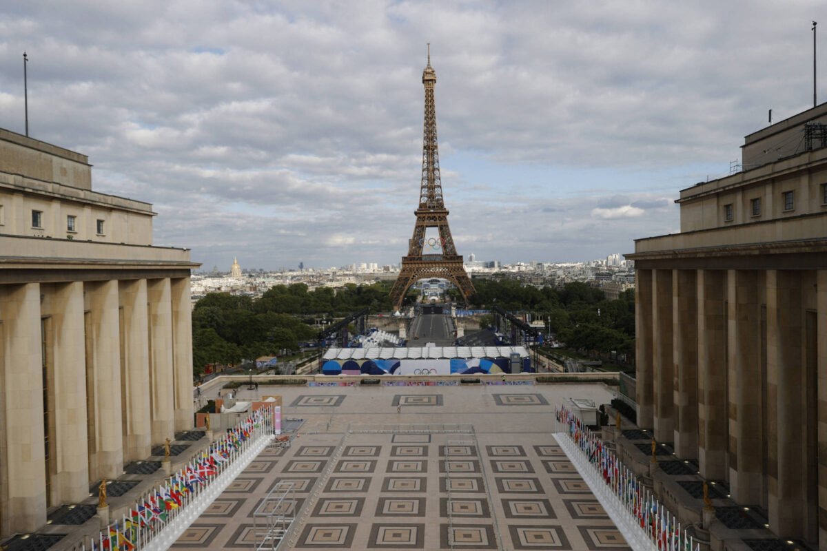 Torre Eiffel, 135, vira musa dos Jogos - 23/07/2024 -