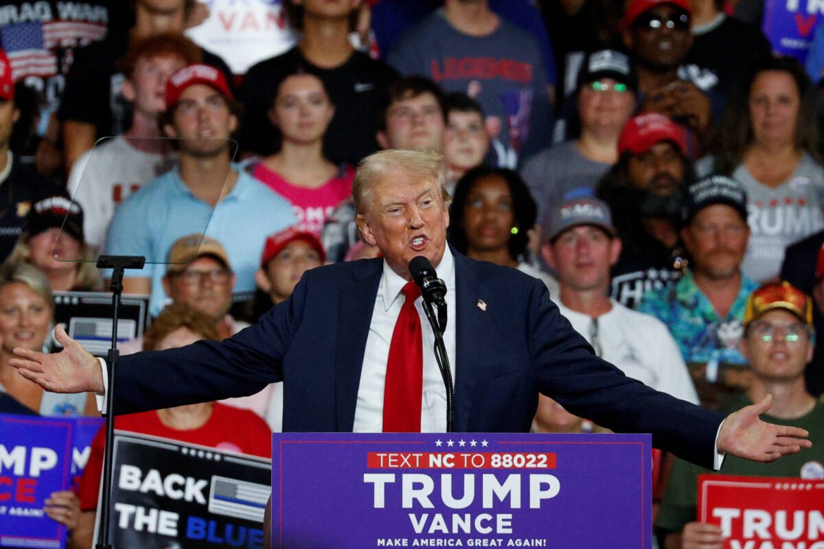 Trump chama Kamala de maluca em comício - 24/07/2024 -