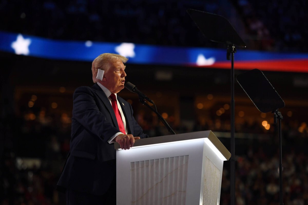 Trump conversa com Zelenski por telefone - 19/07/2024 - Mundo