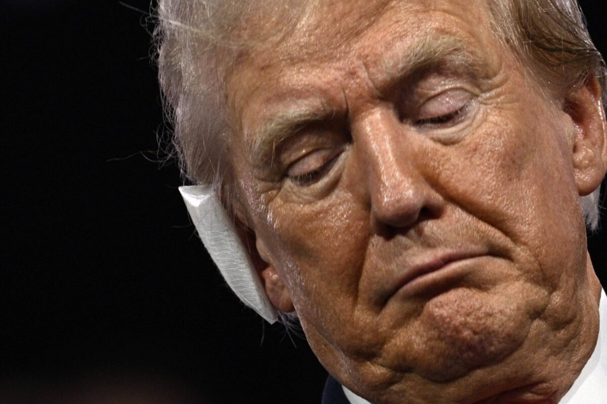 Trump ecoa teorias da conspiração sobre vacinas em ligação -