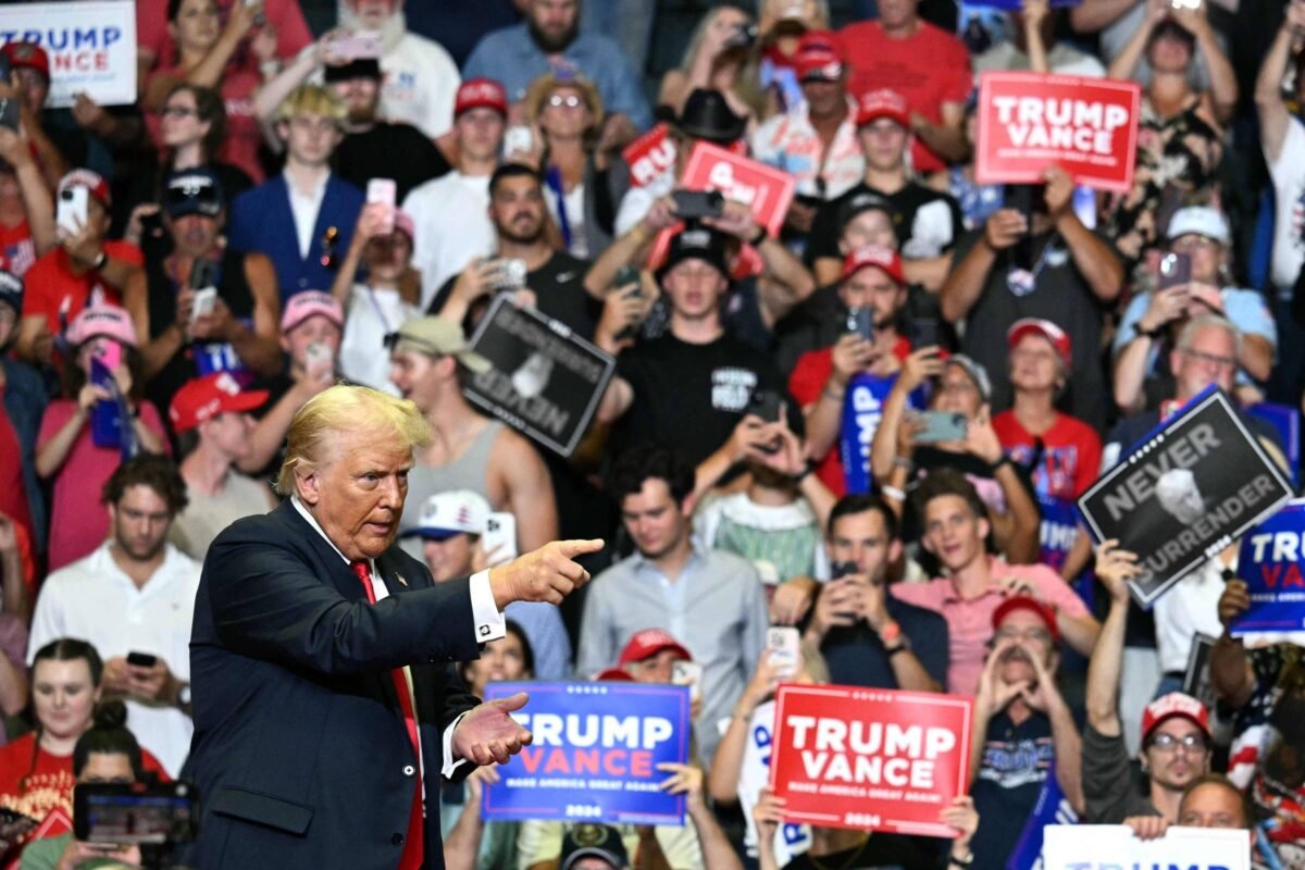 Trump retoma ataques a Biden e eleição após pregar união