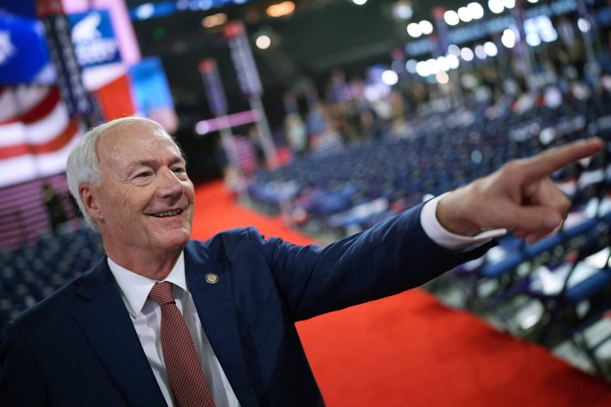 Trump vende soluções simplistas que ressoam com eleitor dos EUA,