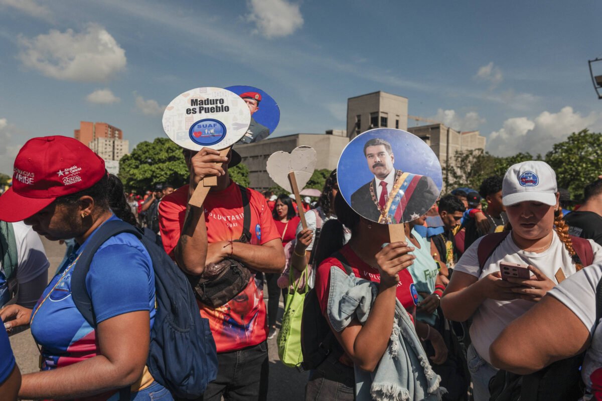 Venezuela vai às urnas em ameaça inédita a ditador Maduro