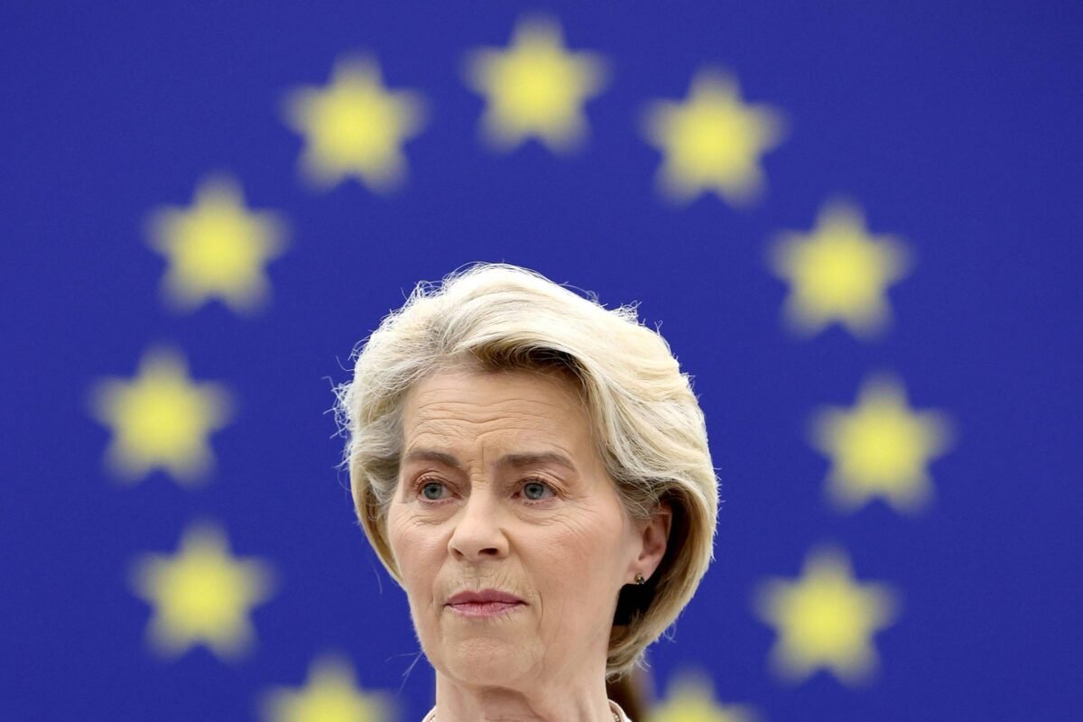 Von der Leyen é reeleita para chefiar União Europeia -