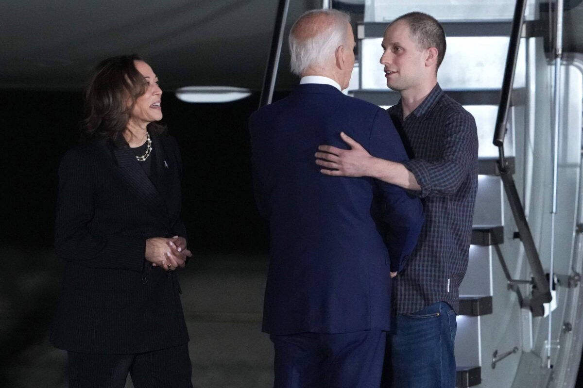 Biden e Kamala recebem repórter do Wall Street libertado -