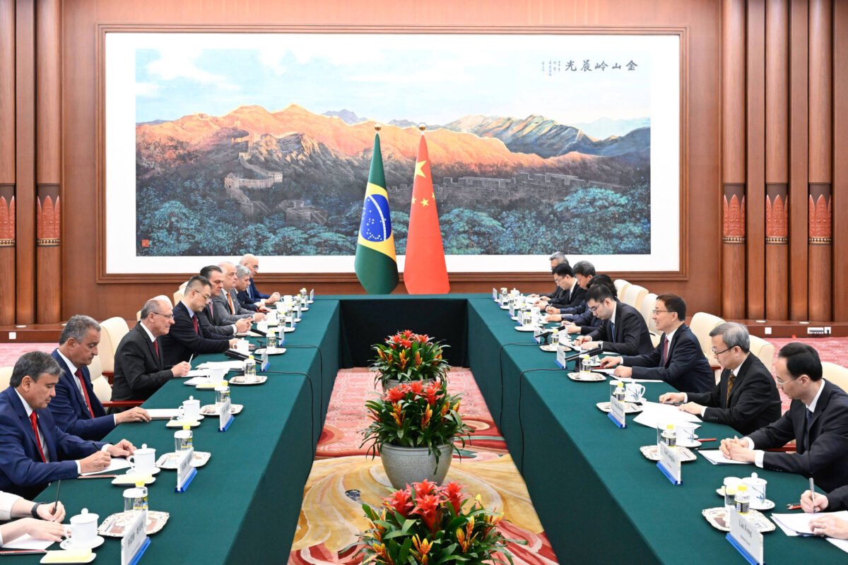 Brasil e China próximos e distantes em 50 anos -