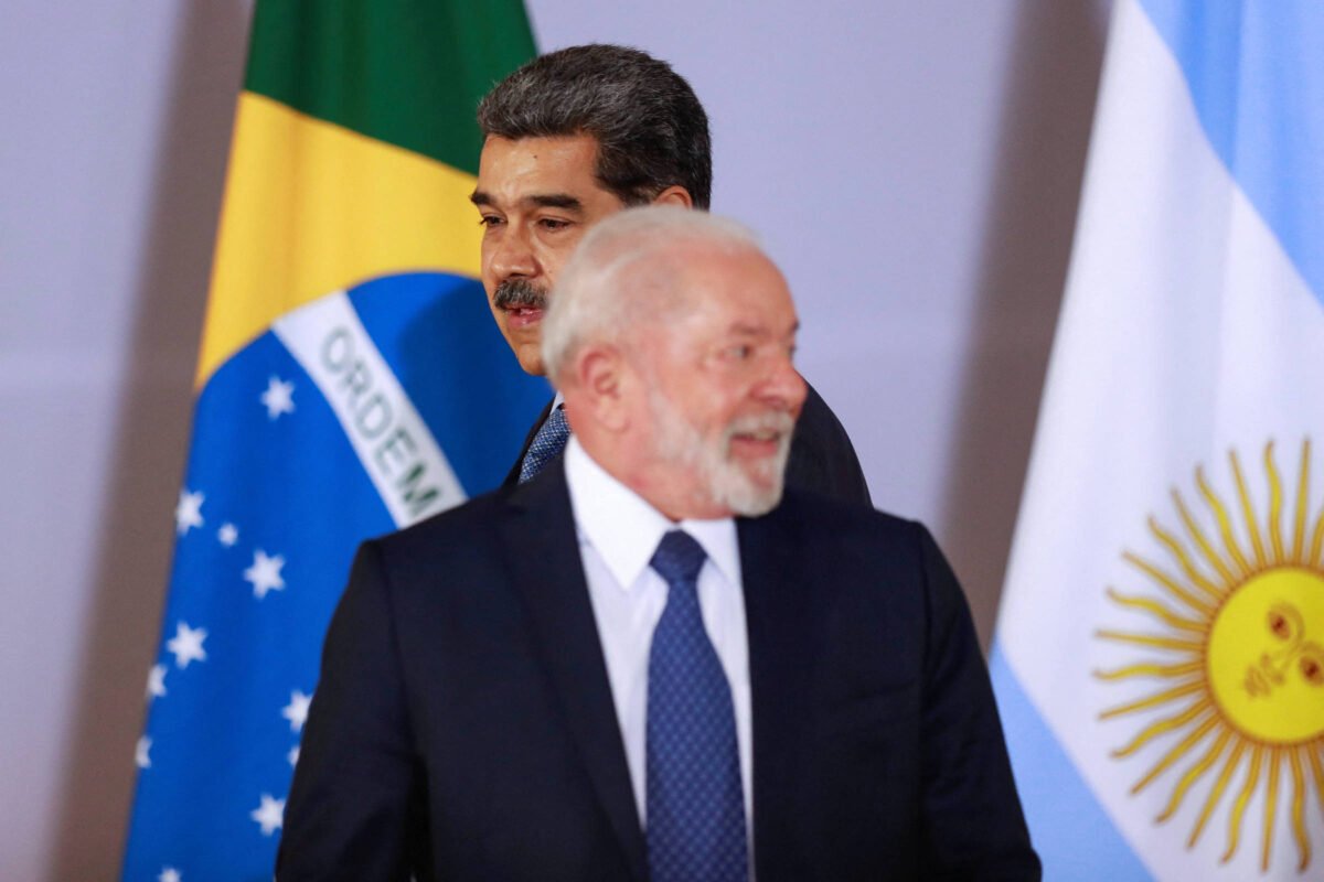 Brasil propõe repetir eleição até Maduro ganhar - 15/08/2024 -