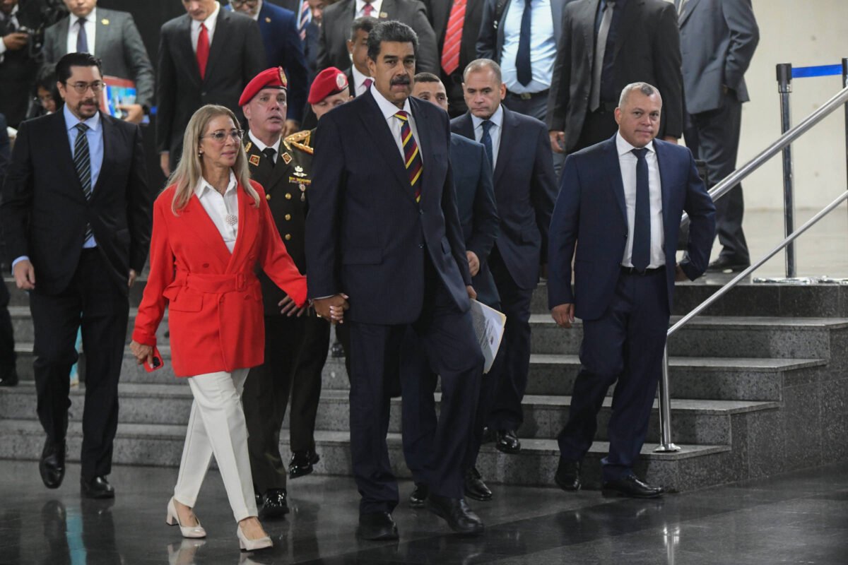Com apoio do Brasil, OEA pede que Venezuela divulgue atas