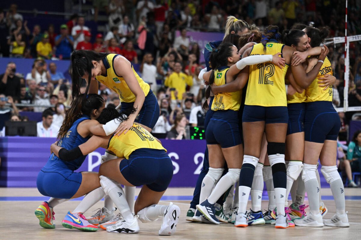 Com vôlei e futebol, Brasil encerra participação em Paris -